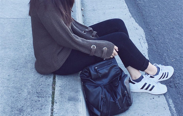 Style Your Casual Daily Look with A Black Leather Backpack
